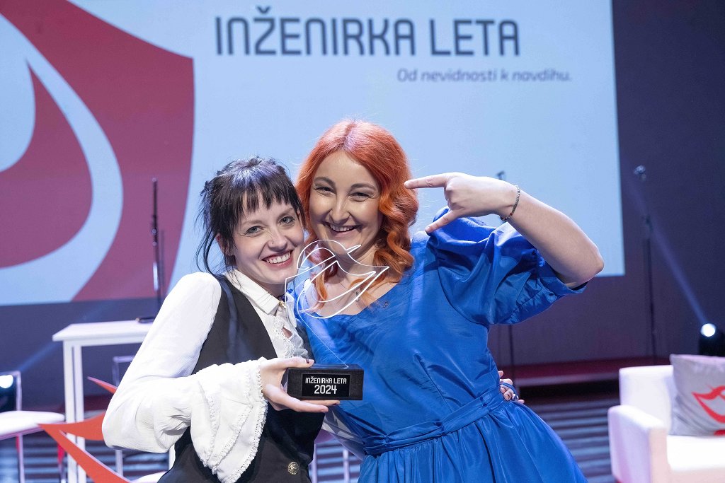 Inženirka leta 2024_Ljupka Vrteva in Rebeka Kropivšek Leskovar (foto arhiv Inženirka leta).jpg