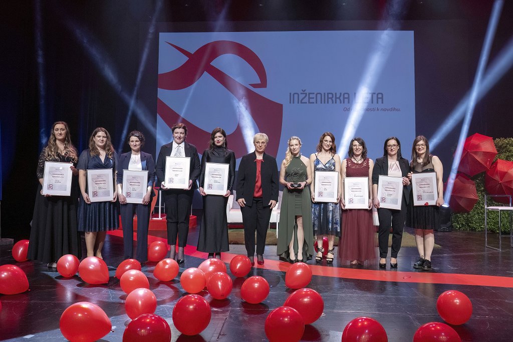 Nominiranke osme generacije z Evo Pirc, inženirko leta 2025, in predsednico RS dr. Natašo Pirc Musar.jpg